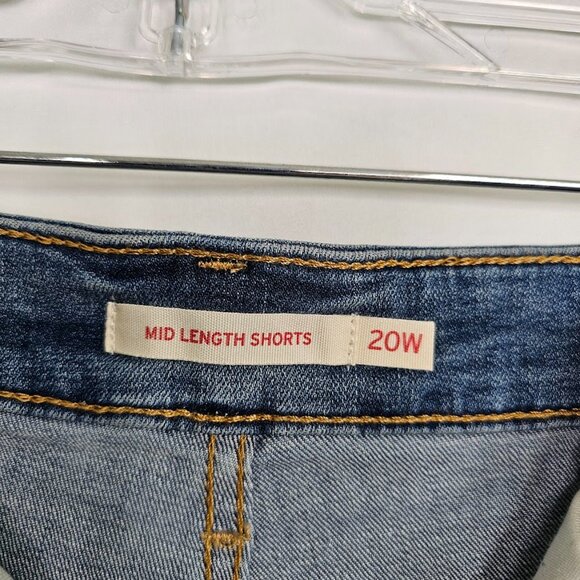 NWT Women's LEVI'S Cuffed Mid Length Jean Shorts MEDIUM WASH BLUE size 20W Soft - Picture 6 of 10